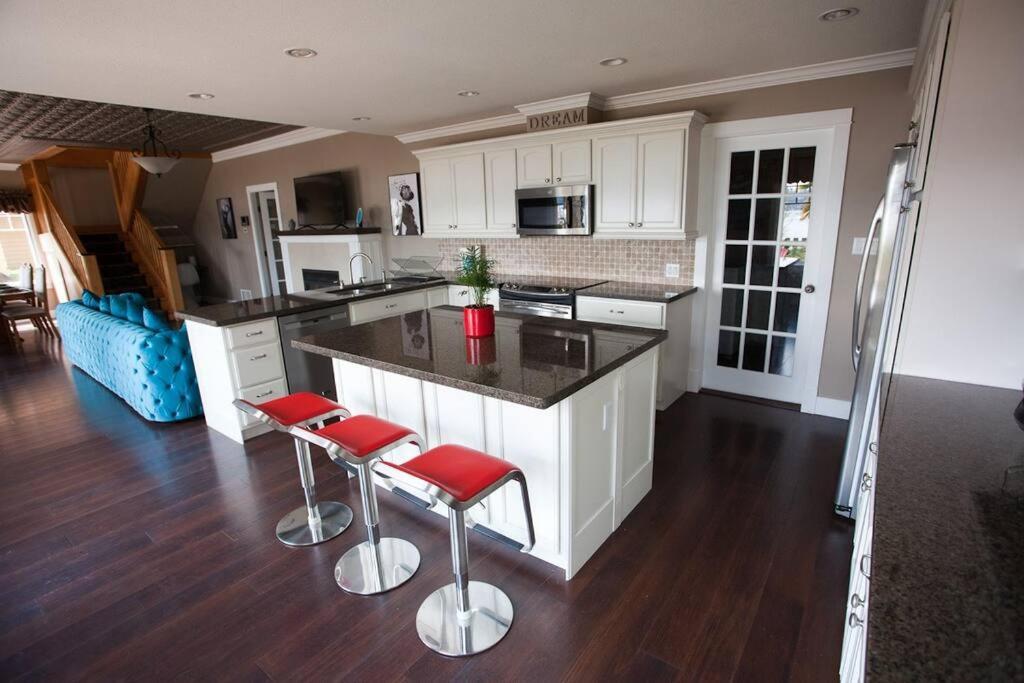 Villa Iconic 3-Story Waterfront 'Marina House' W/ View Gibsons Exterior foto
